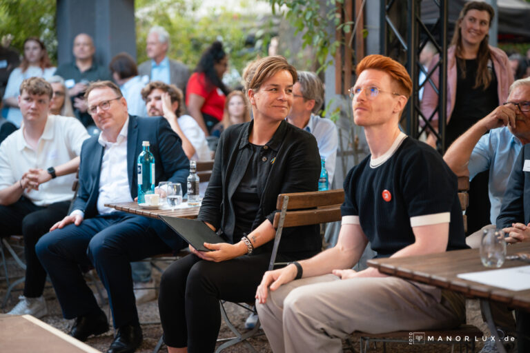 Startup_Summer_Night_2026_by_Team_ManorLux.de2960 (1)